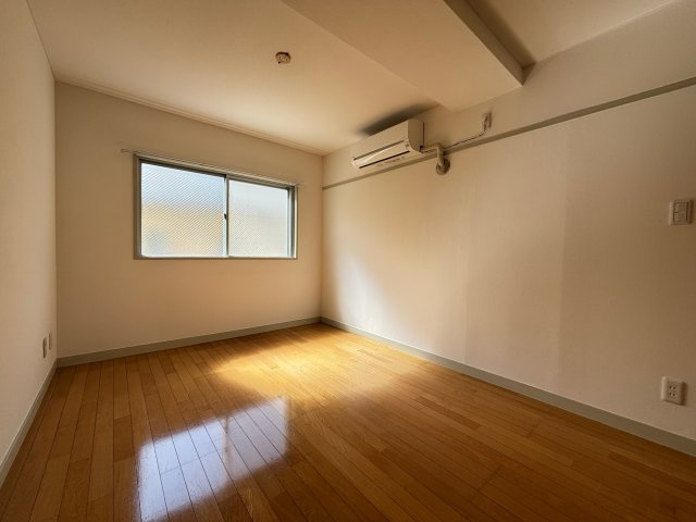 南西向き２階陽当り良好の洋室６帖はエアコンは付いていません。