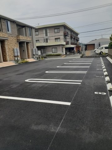 ガーデンハウス石井の駐車場