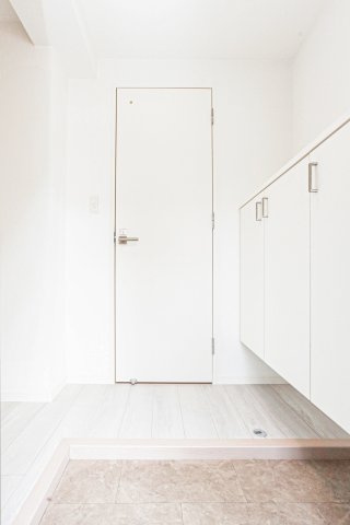 サヴォイラルカンジュ　10階の玄関|別号室のものになります。現状優先。