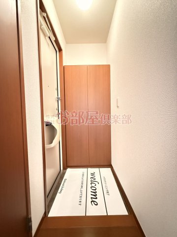 クレセントコート C棟の玄関