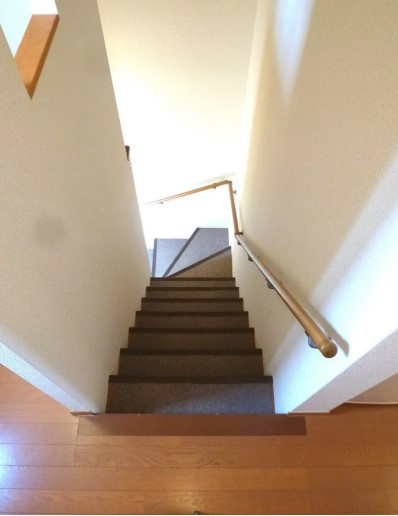 レオパレスかさぎのの玄関