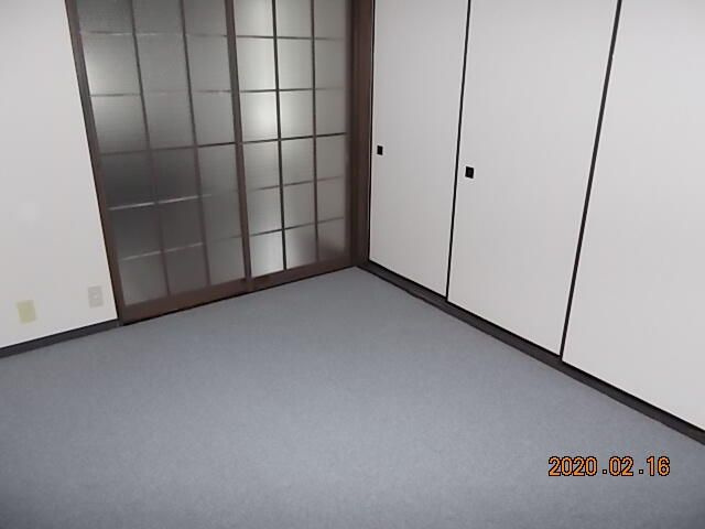 座間市ひばりが丘３丁目のアパートの居間・リビング
