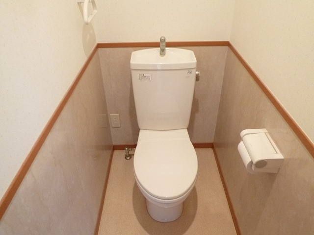ジュネス横浜１のトイレ|落ち着いたトイレです