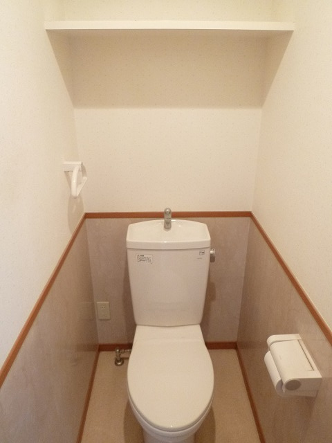 ジュネス横浜１のトイレ|落ち着いたトイレです