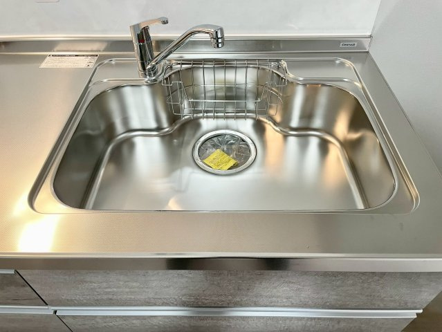 阿倍野区播磨町１丁目のキッチン|広めのシンクで洗い物もしやすく、日々の家事をサポートします♪