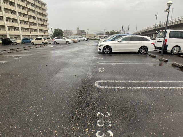 アリスタ常滑の駐車場