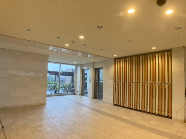 アリスタ常滑のエントランス