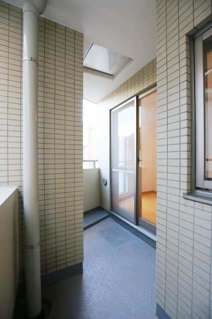 日神デュオステージ笹塚西館のバルコニー|バルコニーからの眺めを楽しみながら食事をしませんか
