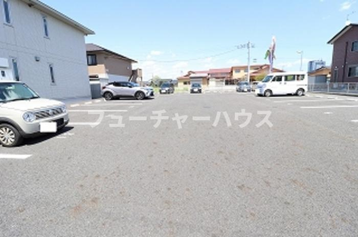 ドッググレイスコートの駐車場