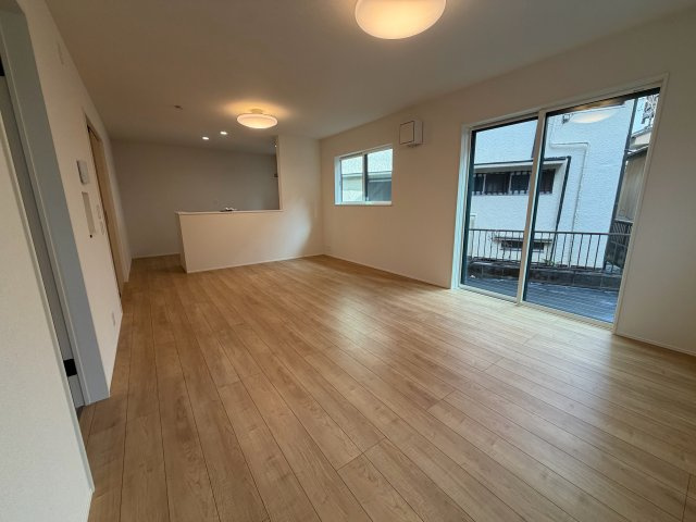 【小中学校まで徒歩4分】駅から11分の新築3LDK♪の居間・リビング|家具の配置は無限大