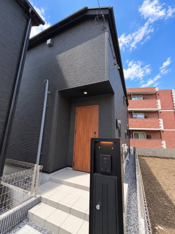【小中学校まで徒歩4分】駅から11分の新築3LDK♪の外観|落ち着いた雰囲気の外観　２号棟
