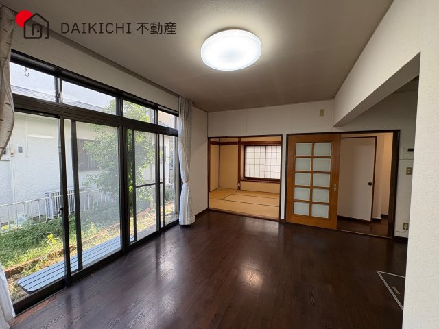 【居間・リビング】 | 坂戸市泉町2丁目　中古戸建