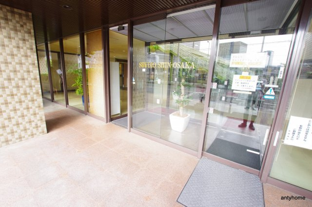 ステュディオ新大阪　仲介手数料無料のエントランス