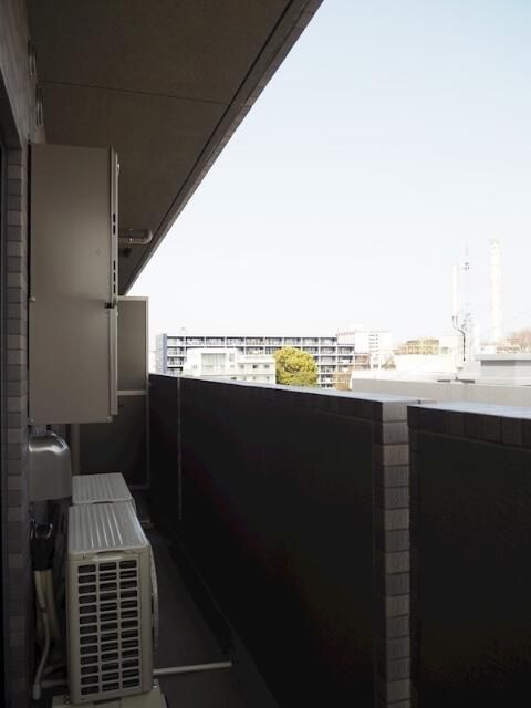 ルーブル東十条弐番館のバルコニー