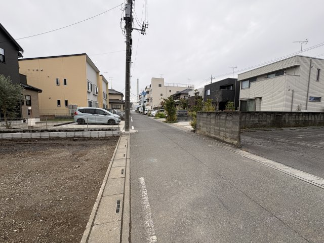 【前面道路含む現地写真】 | 熊谷市拾六間2期　GRAFARE　新築戸建　全2棟　1号棟