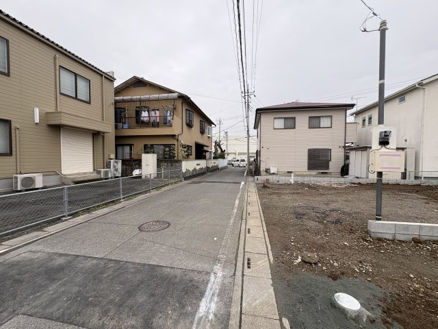 【前面道路含む現地写真】 | 熊谷市拾六間2期　GRAFARE　新築戸建　全2棟　1号棟