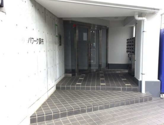 パワーク調布のエントランス