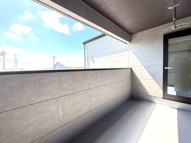 ダイマルタウン　大垣市上面第3　全7区画分譲のバルコニー|バルコニーは南向きで洗濯物もよく乾きます！強度と表面積硬度を持つFPRで防水しています。