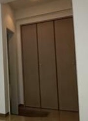 髙木ビルの玄関