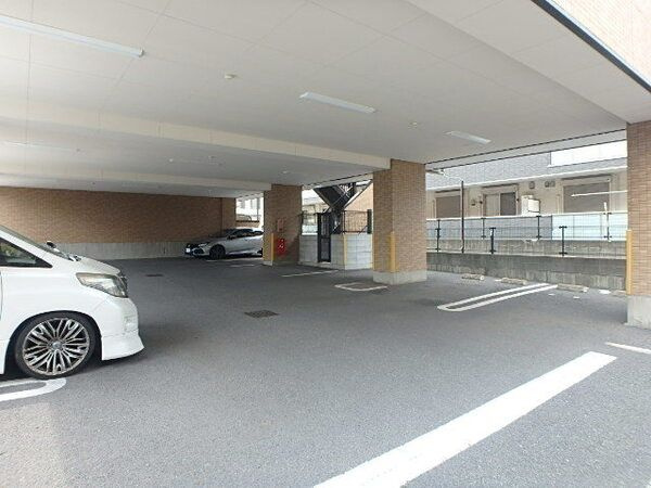 ＬＥＯ伍拾伍番館の駐車場