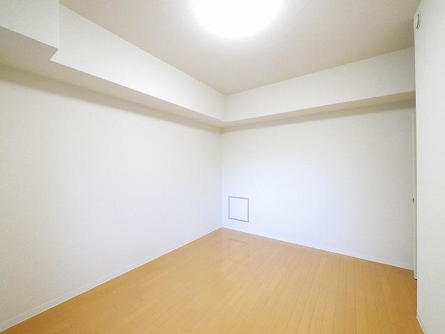 グランドパレス学園前の洋室
