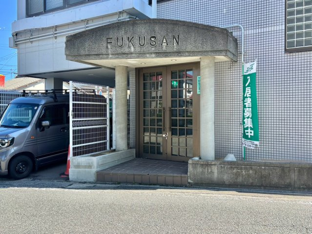 福産ビルのエントランス
