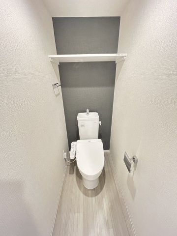 ファーストフィオーレ塚本ウェルビングのトイレ|ゆったりとした空間のトイレです