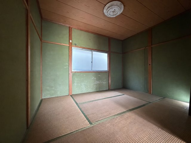 長吉長原西4丁目の和室|落ち着いて過ごせる和室をもう一室確保。客間・寝室・趣味の部屋など、家族構成に合わせて使い分けできます