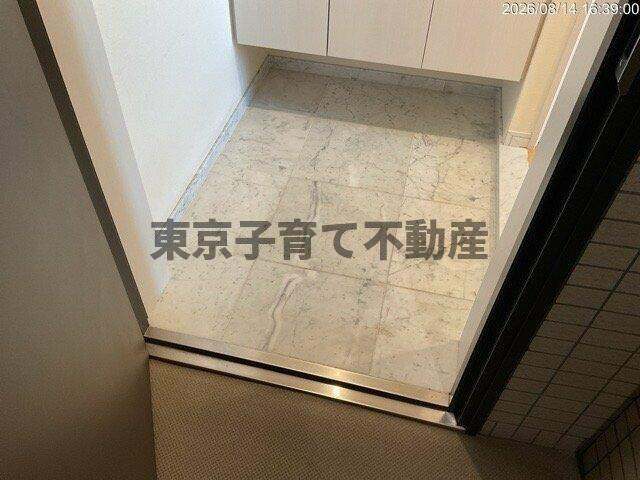 アビテ駒形リバーサイドの玄関