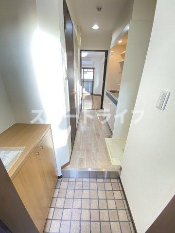 大阪市淀川区西中島２丁目の賃貸マンションの玄関