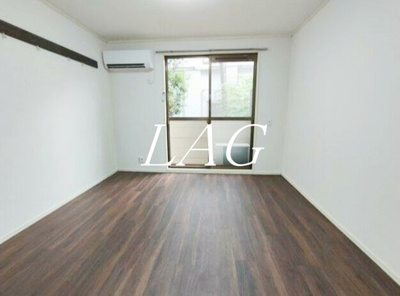 【居間・リビング】 | タウンハウスツクモ | 洋室のお部屋です。