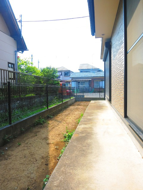 三輪町一戸建住宅の庭|専用庭で植栽などを楽しんでいる入居者様が多いですね