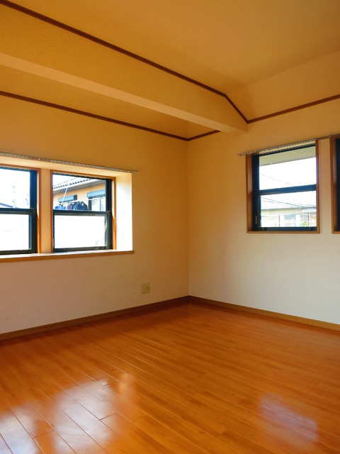 三輪町一戸建住宅の寝室|北側の洋室です。寝室にぴったりな大きさです