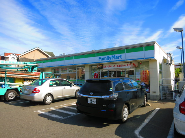 三輪町一戸建住宅のその他|ファミリーマート