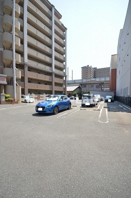 グレイス竹下の駐車場