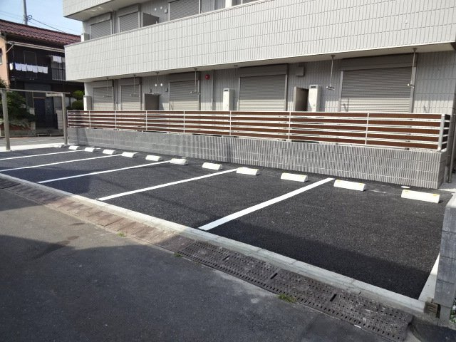 ル・ミエールの駐車場