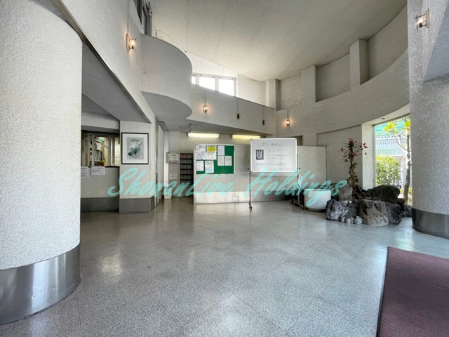 藤沢市城南４丁目の賃貸マンションのエントランス