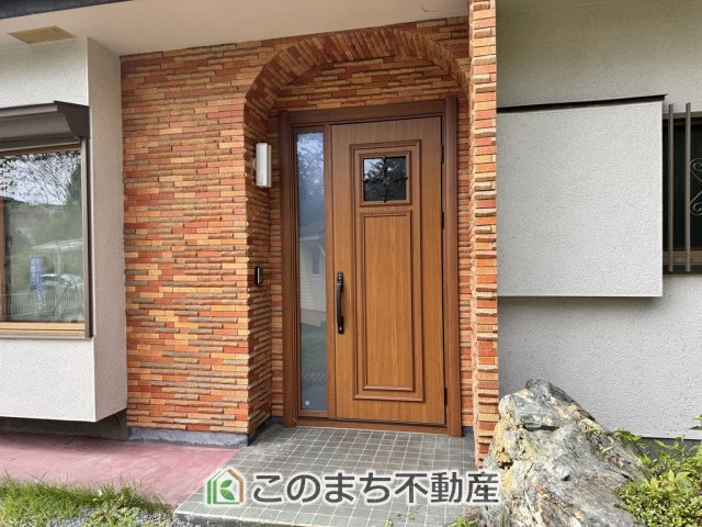 日光市所野　中古戸建の玄関|スタイリッシュな玄関スペース