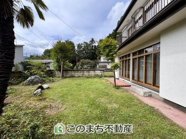 日光市所野　中古戸建の庭|カースポートは並列2台分ございます！
