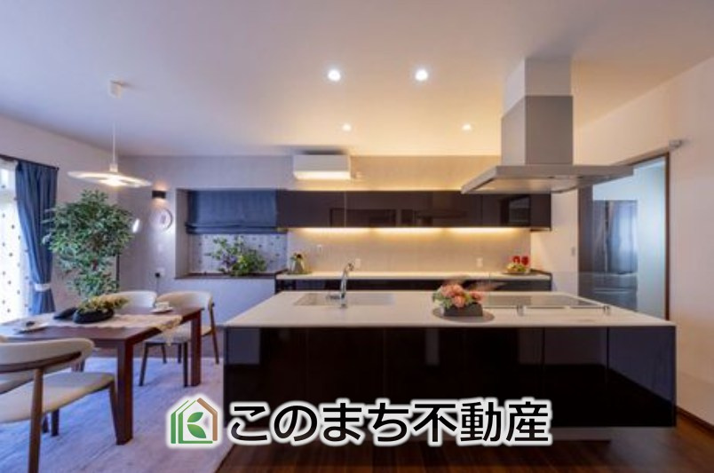 日光市所野　中古戸建のキッチン|人気のアイラウンドキッチン☆料理をしながらご家族とコミュニケーションが取れます♪