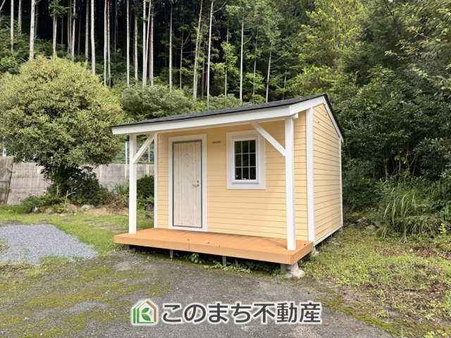 日光市所野　中古戸建の駐車場|かわいいタイニーハウス新設