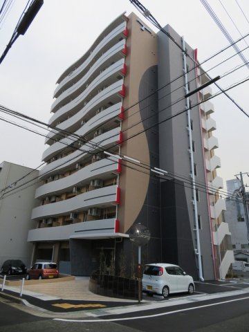 セレニテ三宮プリエの外観
