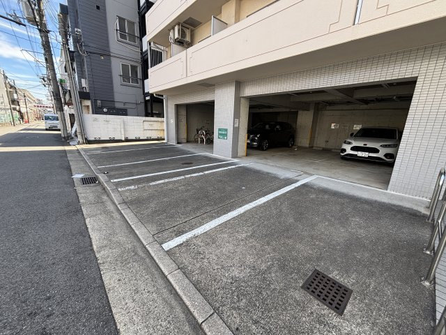 グレース今津の駐車場