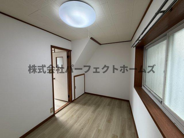 新之栄町戸建　賃貸の洋室|広々とした洋室です