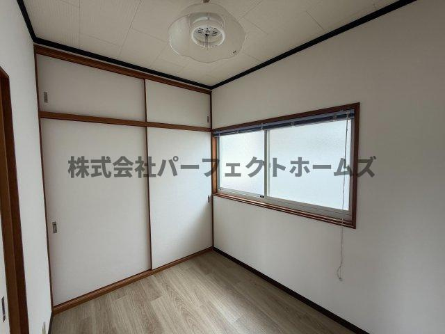 新之栄町戸建　賃貸の洋室|明るい洋室です