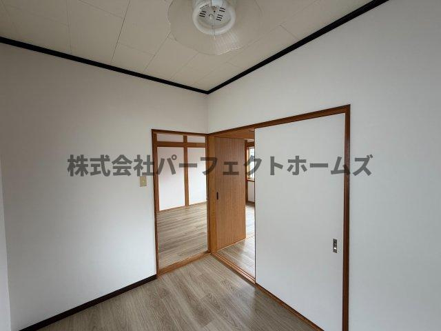 新之栄町戸建　賃貸の洋室|明るい洋室です