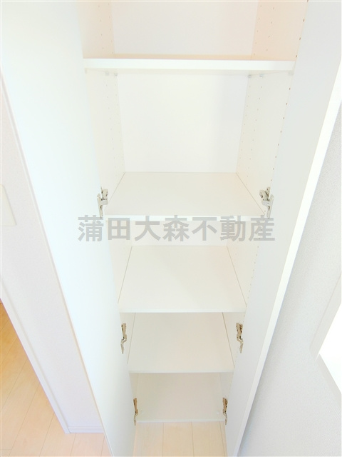 AXAS南蒲田AsylCourtの収納|寝室　ウォークインクローゼット横の収納