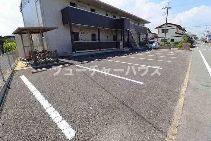 フォレストピア吉沢の駐車場