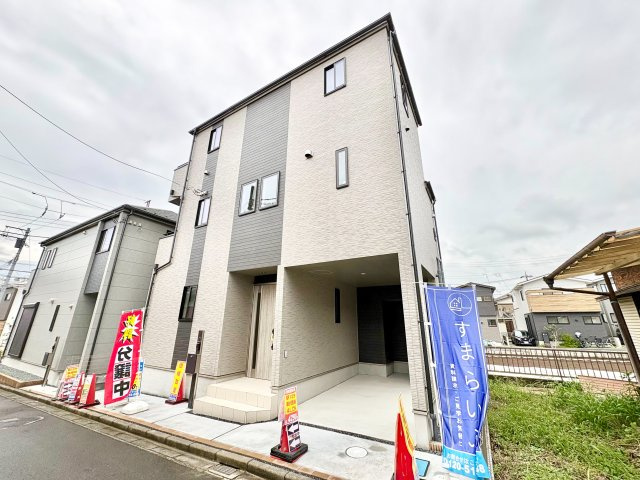 《仲介手数料半額》ふじみ野市南台2丁目925番の外観|ふじみ野駅・上福岡駅の2駅が徒歩12分。亀久保小学校徒歩7分に加え、19帖超のLDKを備えた4LDKです。住宅性能評価書も取得した、利便性と安心感を兼ね備えた住まいです。