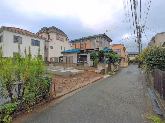 富士見市鶴瀬西３丁目の新築一戸建の前面道路含む現地写真|北東側4m公道です。